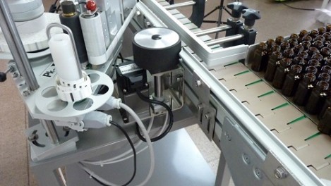 applicatore automatico di etichette per flaconi applicatore automatico di etichette per flaconi